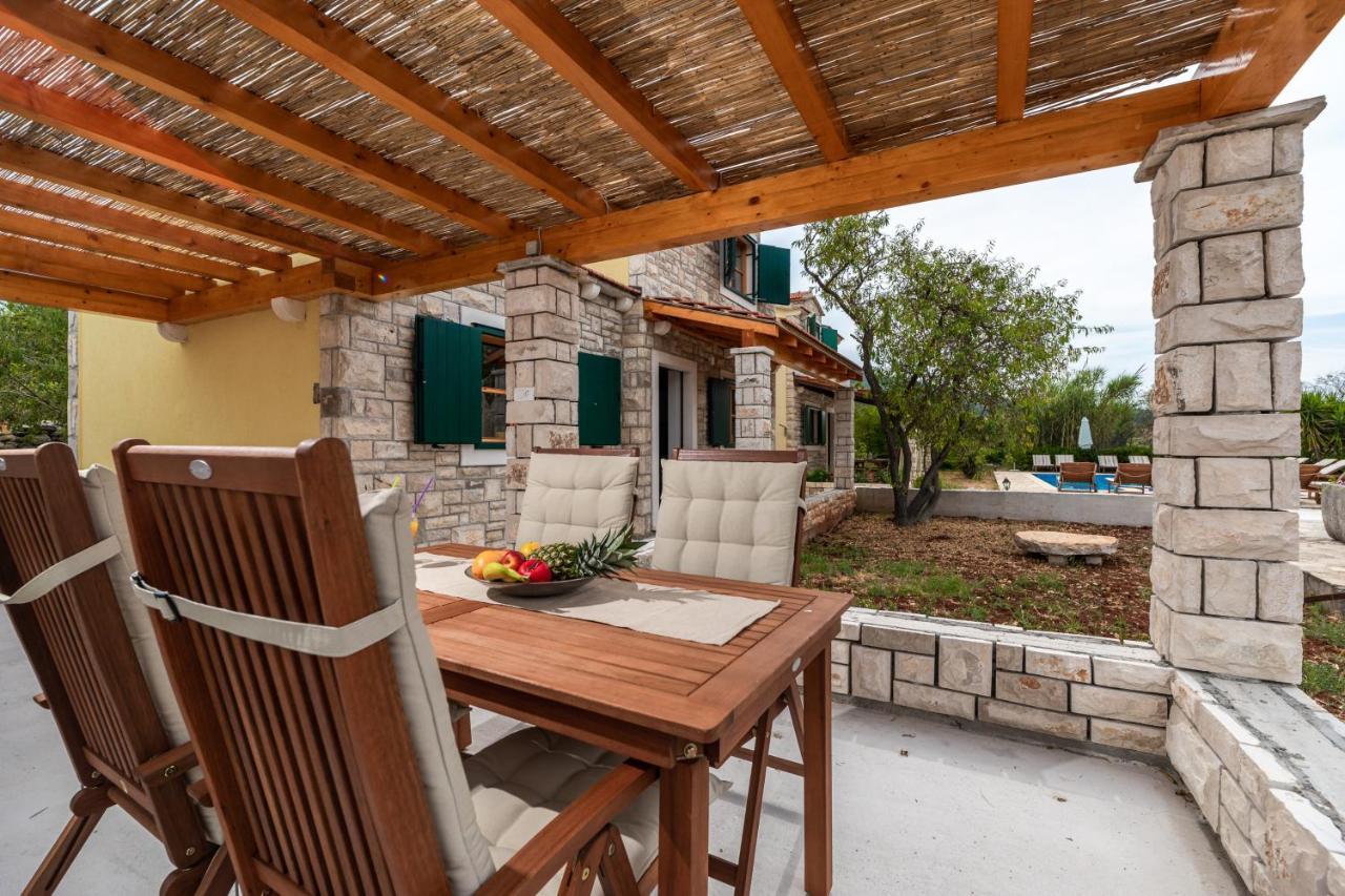 Komun Apartment Vela Luka