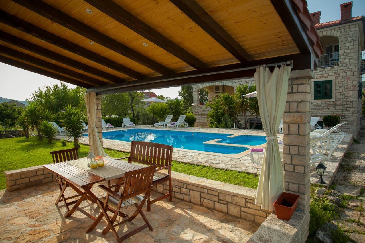 Apartment Komun Vela Luka