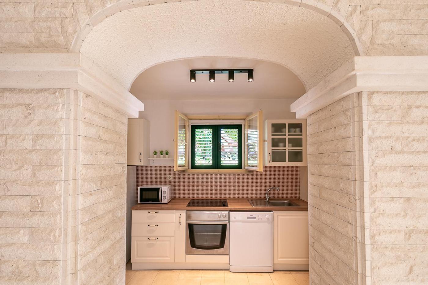 Apartment Komun Vela Luka