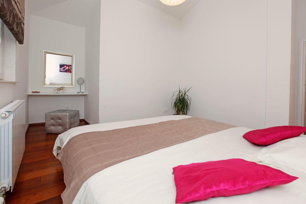 Apartment Komun Vela Luka