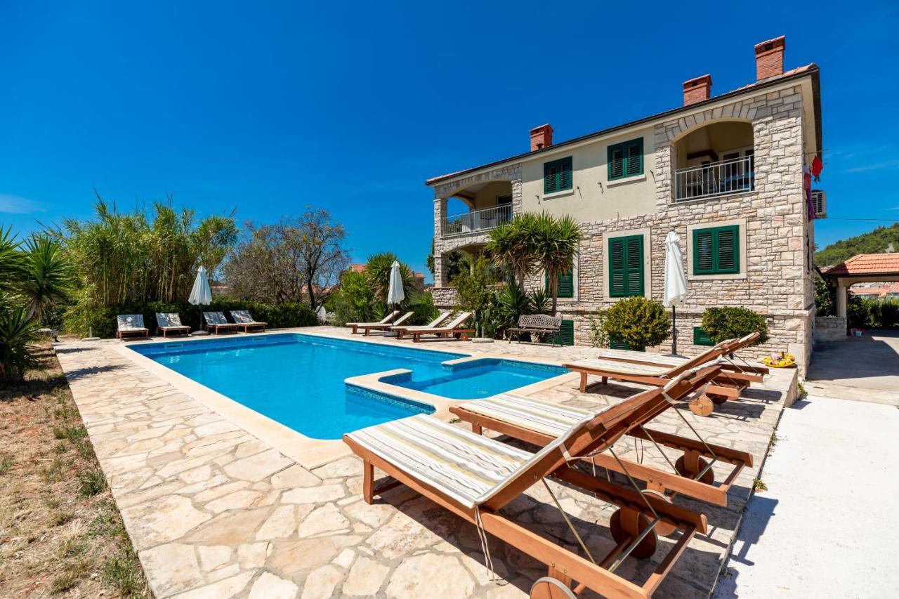 Apartment Komun Vela Luka