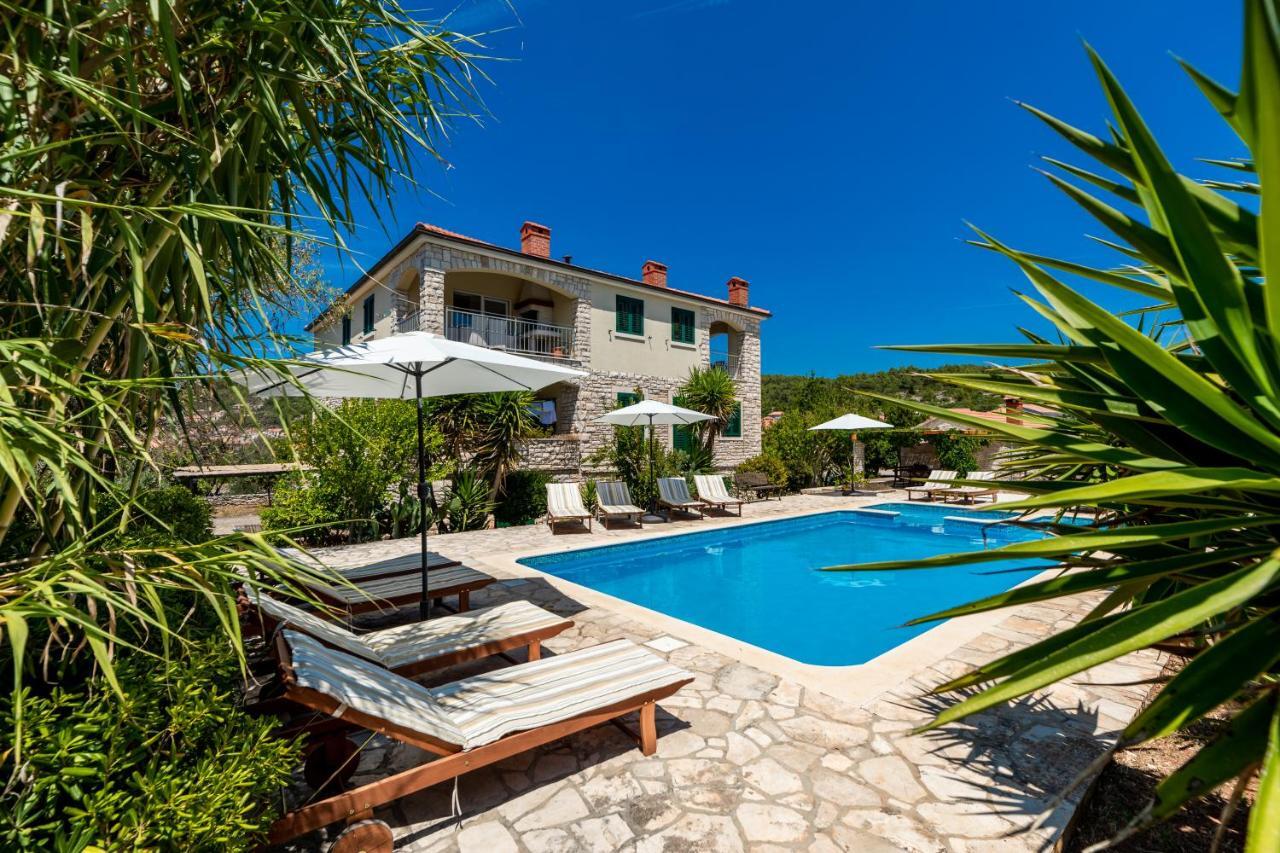 Komun Apartment Vela Luka